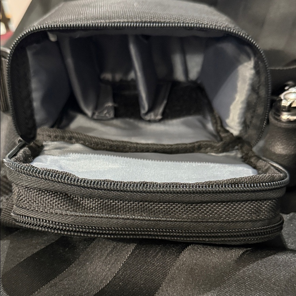 Fujifilm Black Digital Camera with Strap and Bag - Picture 2 of 10